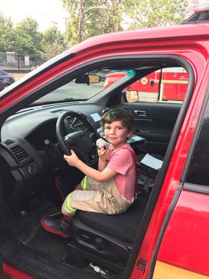 MedicMikePA's tweet photo. Awesome Job #Engine10 #Medic27 &amp; #ES3 for making sure Billy had a awesome time while visiting the firehouse today @PhillyFireDept @ThielAdam https://t.co/3U2rvhAroK