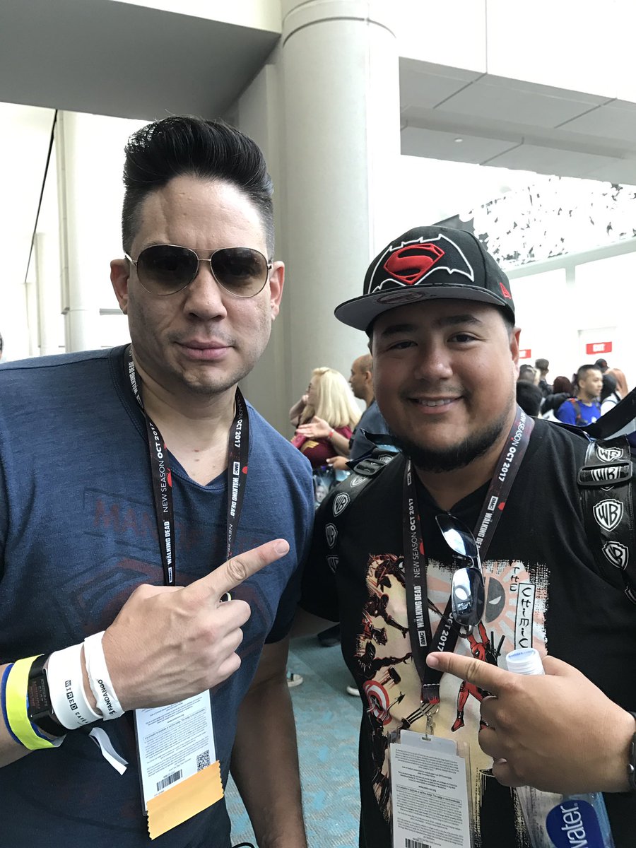 Jmo_1020's tweet photo. had the pleasure of meeting the Ace Scooper himself of the industry  @elmayimbe !! #sdcc #Queensbred https://t.co/s0z1oyJyA2
