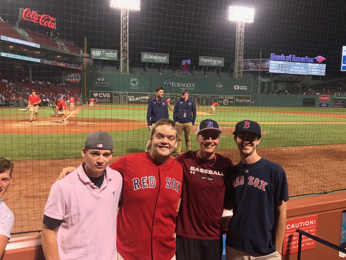 brettgauvin2's tweet photo. Happy birthday mcfaun, walkin around ever since you got into Bryant 👁🦁 https://t.co/6vfDwnqk9b