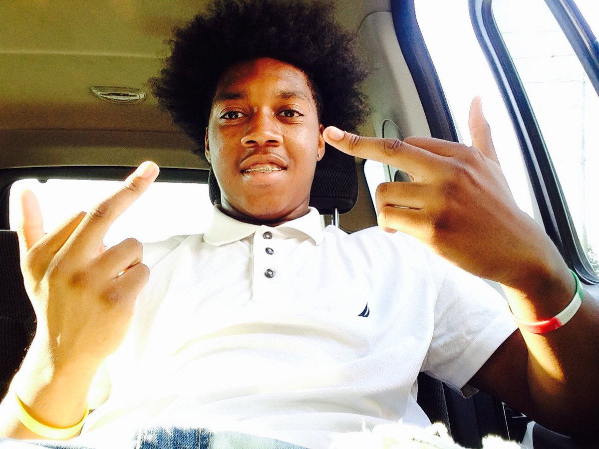 iamaaron1_'s tweet photo. 🖕🏽🖕🏽to all you haters https://t.co/ZAloBVEwrR