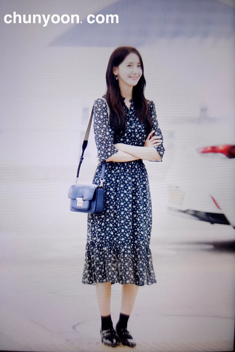 [PIC][22-07-2017]YoonA khởi hành đi Đài Loan để tham dự buổi Fanmeeting cho thương hiệu "H:CONNECT" vào hôm nay DFTF82tVwAArId3