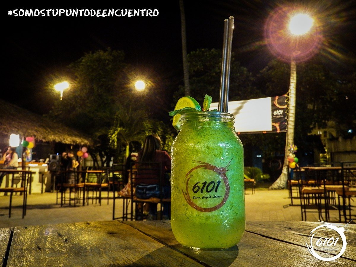 Mojito Frozen, una muestra de nuestra extensa carta de tragos. Los mejores acompañantes para un Viernes.