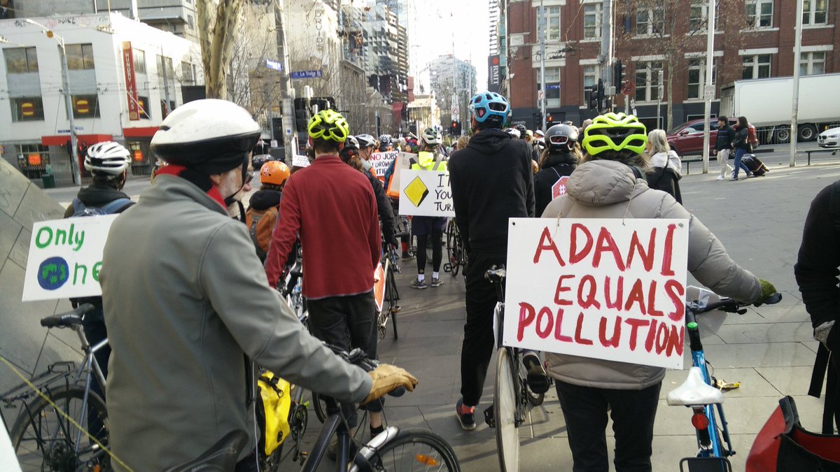 market_forces's tweet photo. .@stopadani are rolling against #coal this morning in #Melbourne! #CoalBank @CommBank #ActOnClimate https://t.co/MGkvIORcIy