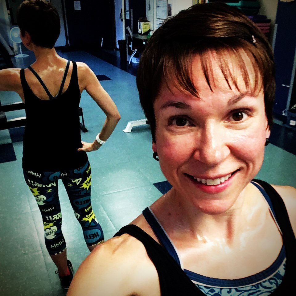 ChantalHalleyP's tweet photo. LOVING my new leggings from @Varied_Gear! #cvgear They passed the stretch test and the sweat test, woo! 😃 https://t.co/IHvIMEskNO