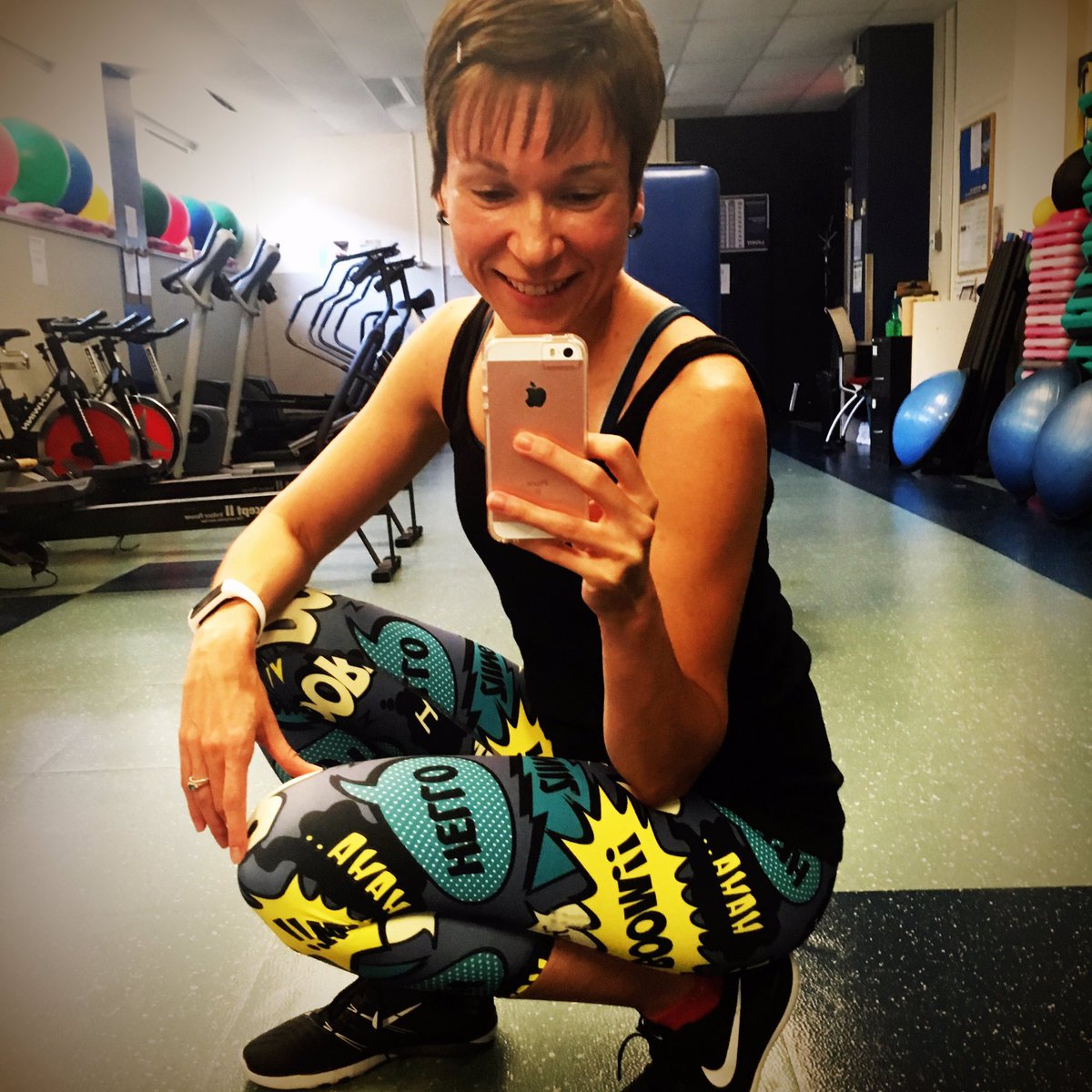 ChantalHalleyP's tweet photo. LOVING my new leggings from @Varied_Gear! #cvgear They passed the stretch test and the sweat test, woo! 😃 https://t.co/IHvIMEskNO
