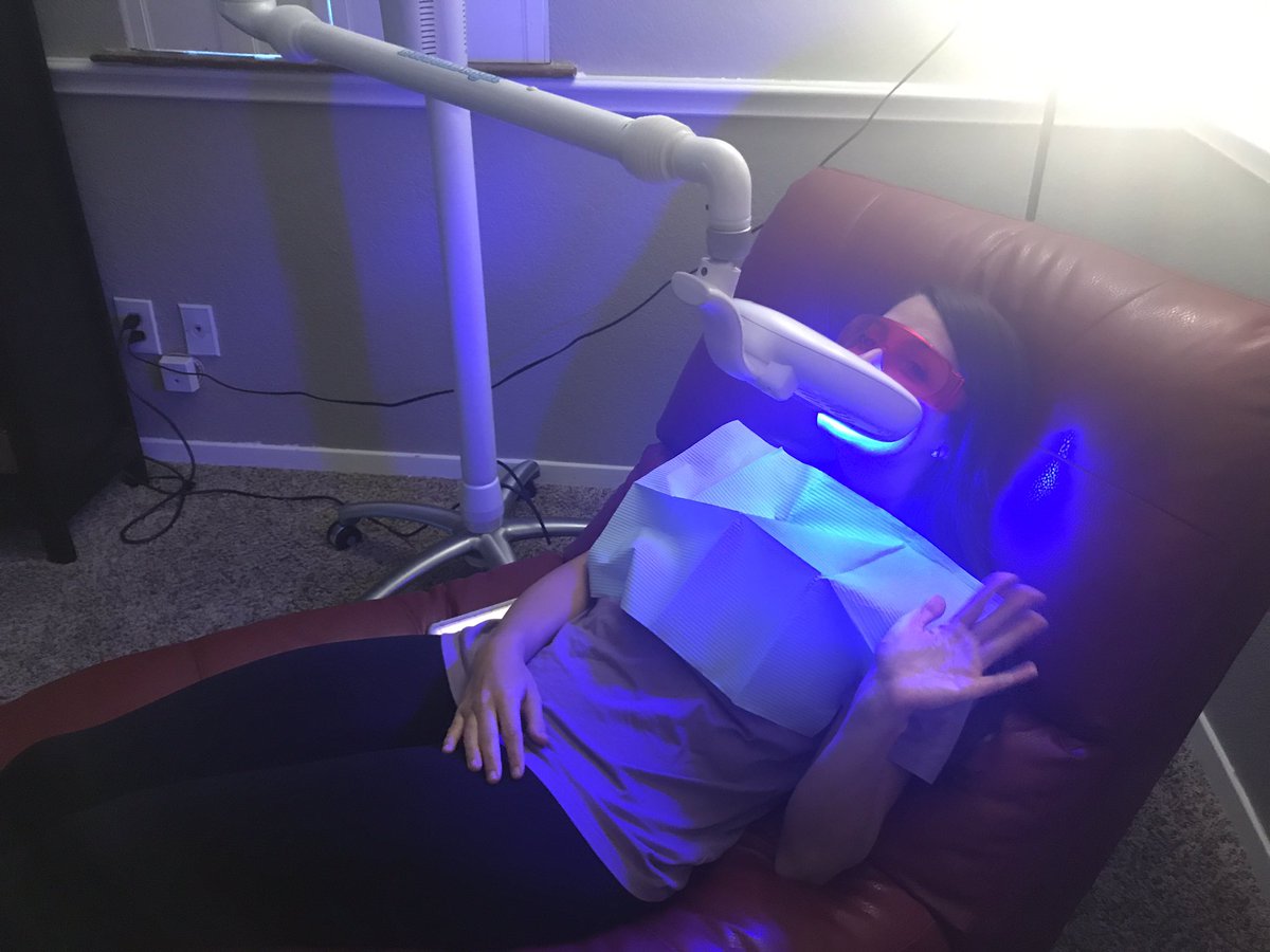 CosmoGlowDFW's tweet photo. Relaxing while she whitens. https://t.co/jbVeYykVcb