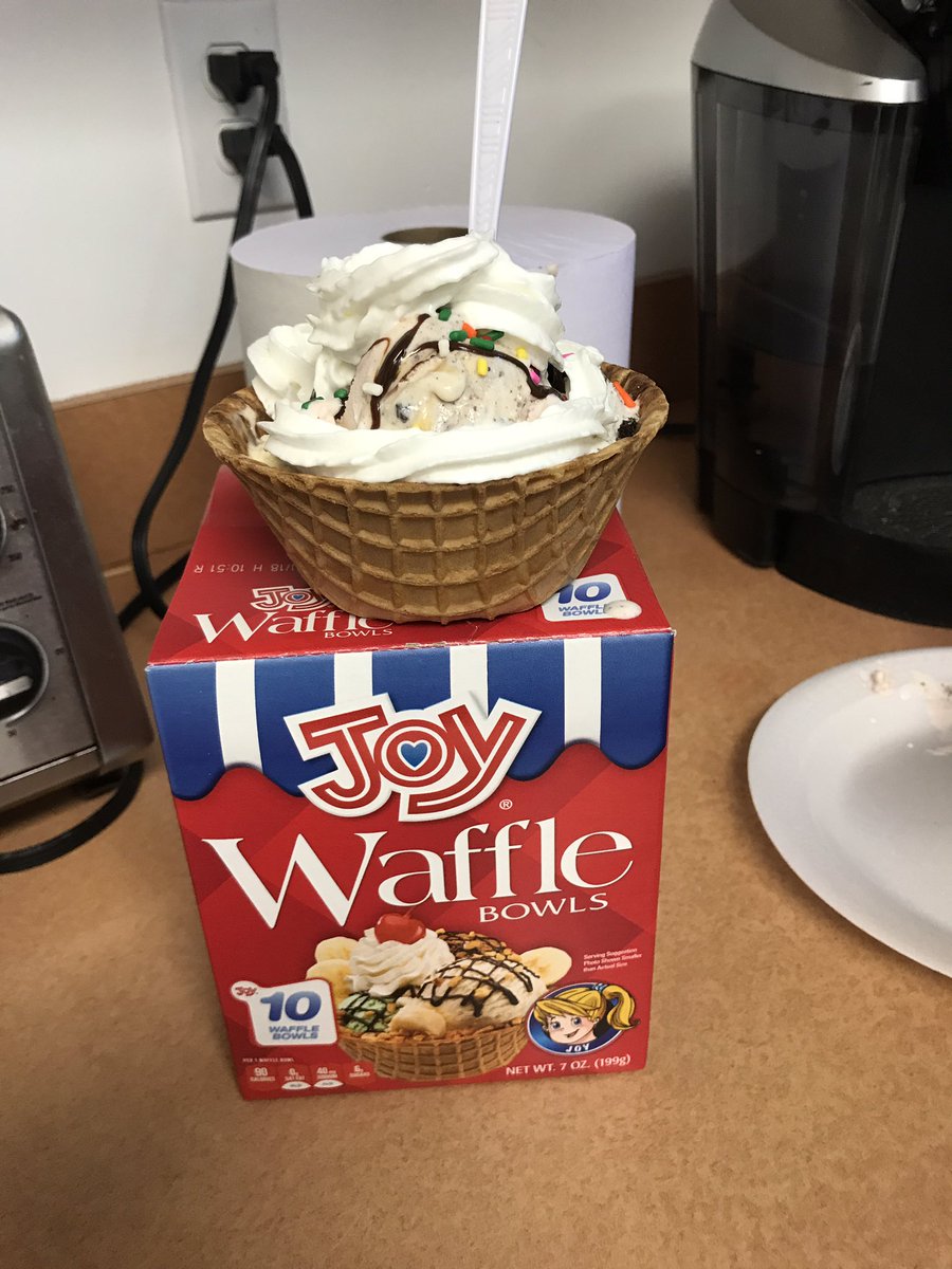 rosajurena's tweet photo. Look at the sundae @MikeLeeFuller made for you @Mely_smith87🍦🍧 https://t.co/vnjSwY7WY3