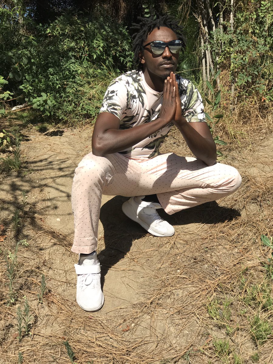 GodeyeGadaay's tweet photo. #SummertimeinLA #GadaayPose https://t.co/NinomAne3W