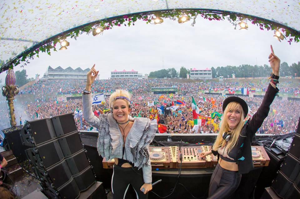 NervoMuzic's tweet photo. @nervomusic #Tomorrowland Mainstage Sat July 22, 2017 - 6:00 PM  🇧🇪 who's coming ? #showyourflags??

#NERVOnation #Nervo #NERVOfansforeverrr https://t.co/Nf6V9J3qPW