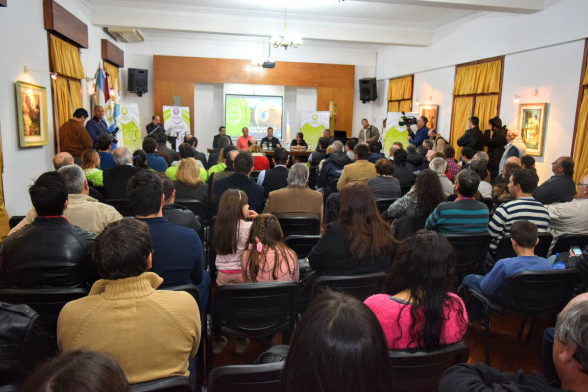 brendalisaustin's tweet photo. Con @HectorBaldassi y el intendente Carlos Briner reconocimos el trabajo d clubes de Bell Ville y su rol clave en la educación d los jóvenes https://t.co/TeerKc3KYT