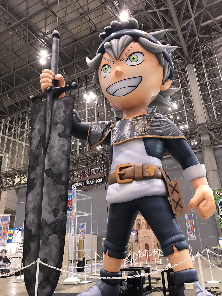 ブラッククローバー テレビアニメ公式 ジャンプビクトリーカーニバル17 東京会場 入り口をはいるとすぐに超でっかいアスタがお出迎え ふもとのブースではアトラクションもあるので是非チェック ブラッククローバー ジャンバル