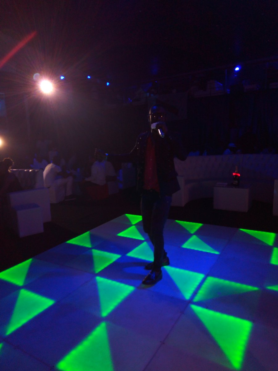 LoveJonesEvent's tweet photo. On chante l'amour ce soir #OAO 
Vous êtes unique ce soir https://t.co/zVqqILBUca