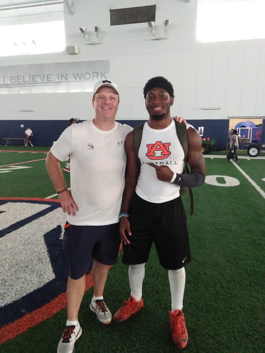 romanamjones2's tweet photo. Had lots of fun and learned a lot the Auburn camp today @CoachTimHorton @T_WILL4REAL #EATT https://t.co/ybRtHzdvnF