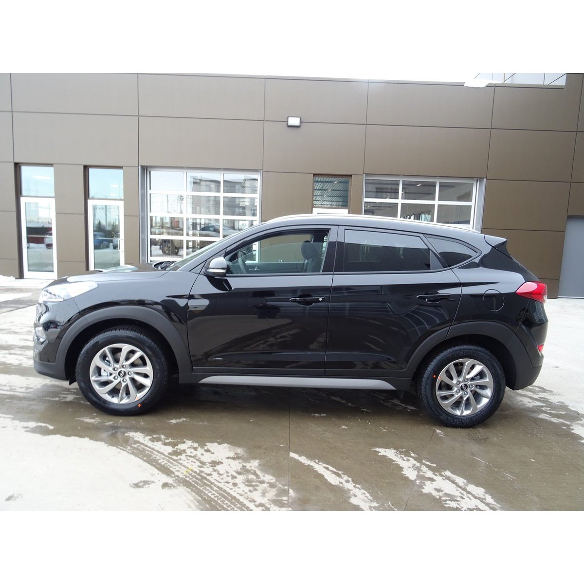 HyundaiEdmonton's tweet photo. Come test drive this New 2017 Hyundai Tucson!
Stock#: HTU8808. Built with a rearview camera, heated seats, 5in touch screen!
#rivercityway https://t.co/yllXSSnVhB