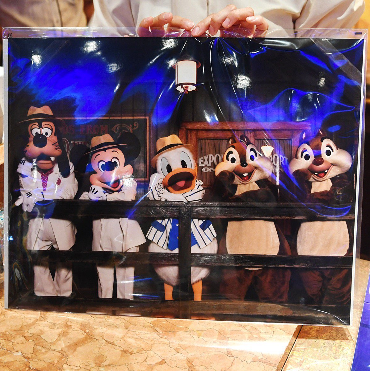 Mezzomikiのディズニーブログ ミッキーたちがバンドを結成 東京ディズニーランド Imagining The Magic Mickey The Beatsグッズ ほほ杖ポーズ 観客席バックのデザインポスターはお品切れ中です T Co G8oyfhvknn T Co 3dikxniroe Twitter