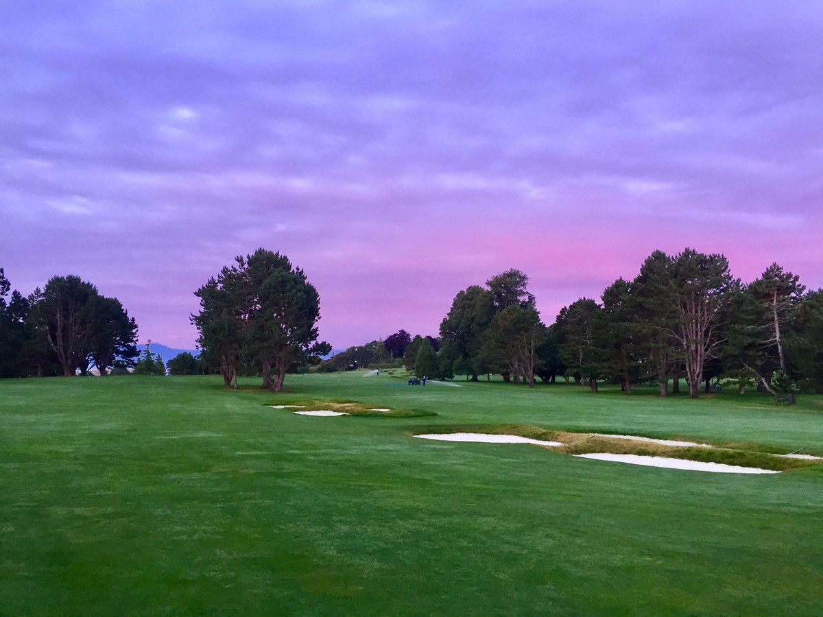 SeanParker1414's tweet photo. Quite the sunrise this morning @VGC1893 @Vgclinks @TJayC17 #gottolovevgc https://t.co/7OfXvSvhuq
