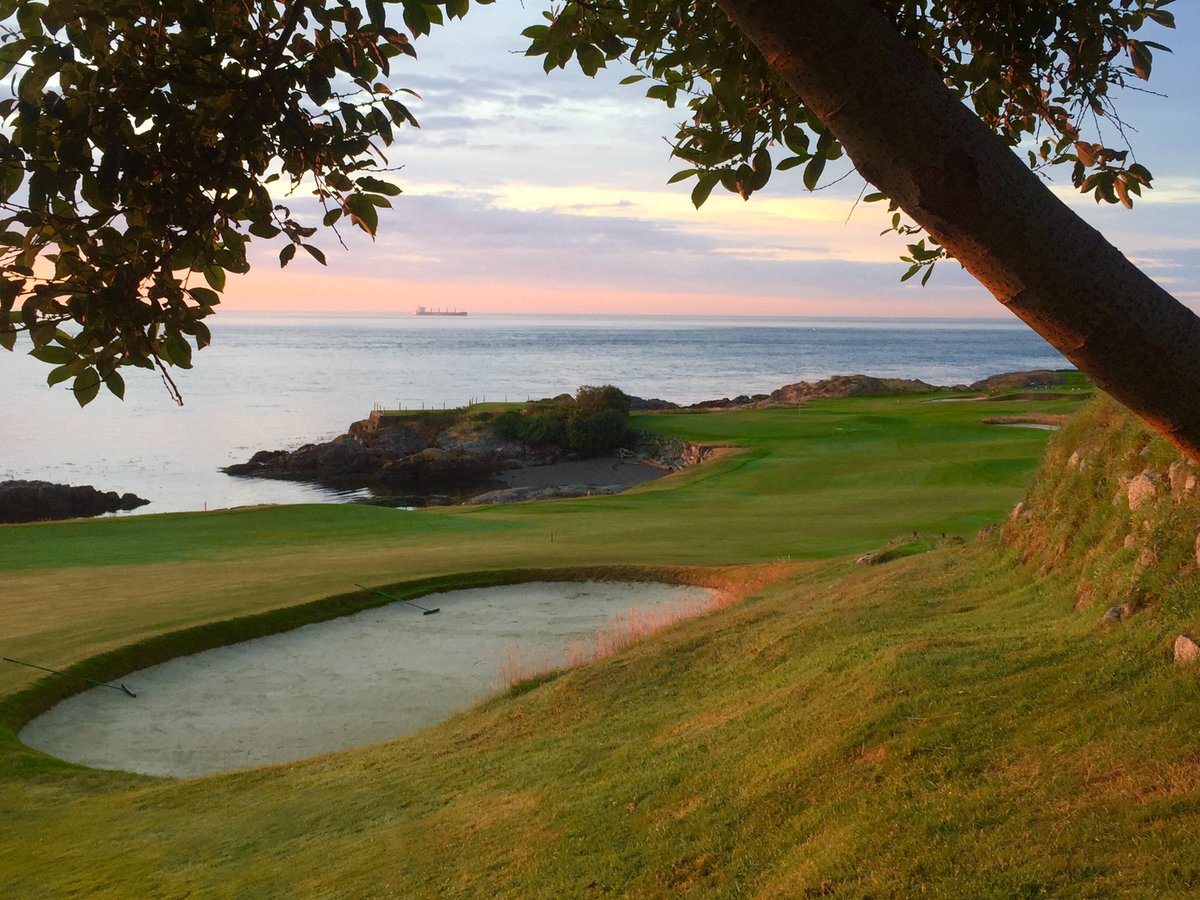 Quite the sunrise this morning <a href="/VGC1893/">Victoria Golf Club</a> @Vgclinks <a href="/TJayC17/">T-Jay Creamer</a> #gottolovevgc
