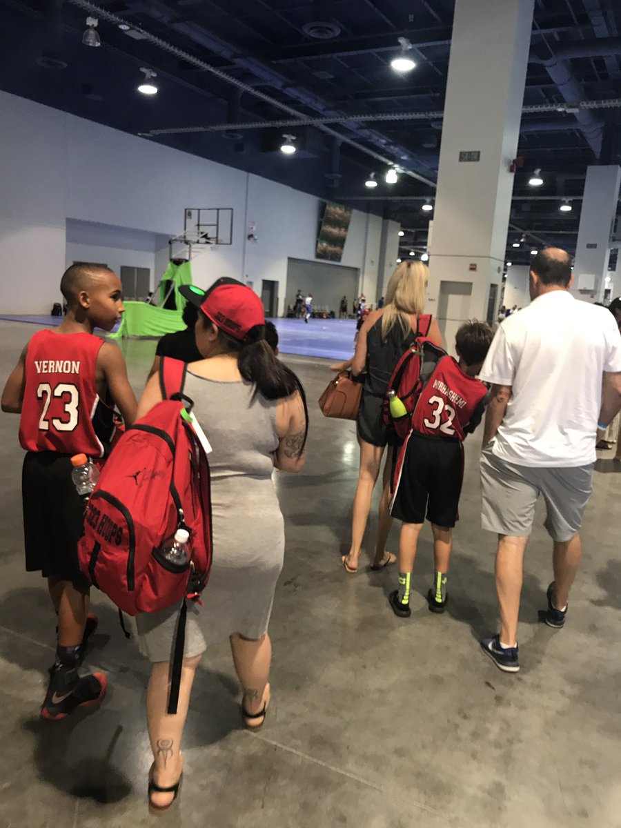 323hoops's tweet photo. We took care of business today finished 2-0 on to the winners bracket tomorrow let's get it #323hoops #jamonit #grandfinale #nike #jordan https://t.co/8gc79BlXkN