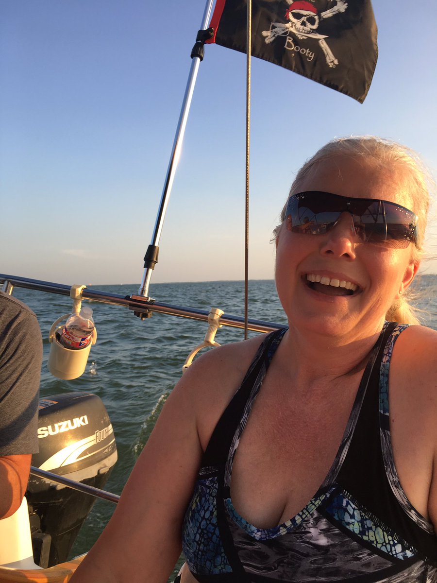 Tigerlily_lady's tweet photo. Sunset sailing...
#GarlandTX
#YohoYoho
#GettingNautical
#UpToNoGood https://t.co/Sg36ldAakD