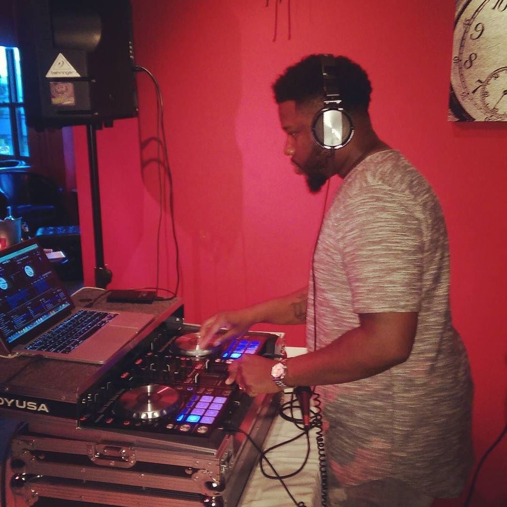 bdtb's tweet photo. Tonight at @redroomindy with @djjaydiff &amp; @djstylistic for #WineAfterWork #Indy #Indianapolis #party https://t.co/R30YZkil5A https://t.co/PYHQHUrBhQ