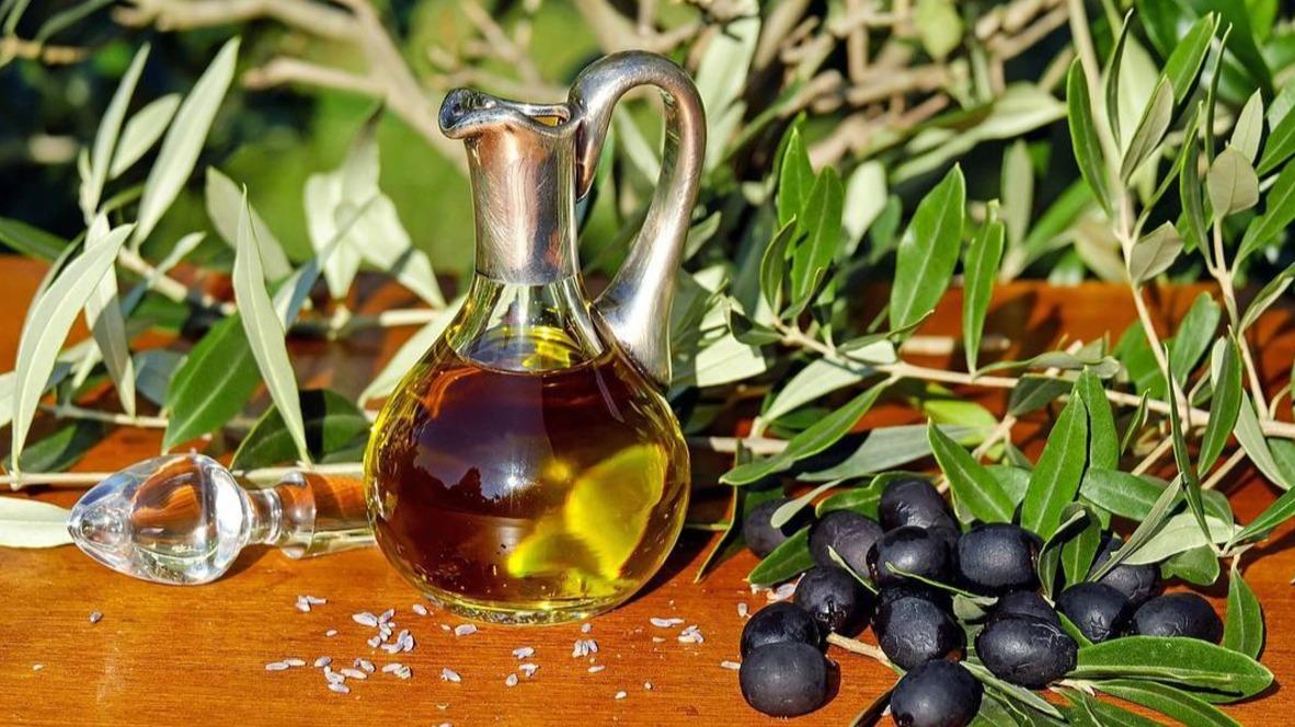 ByTheOlive's tweet photo. BENEFITS OF OLIVE OIL - The Gymnastics Kitchen With Betsy: Three Oils That Help Gymnasts - https://t.co/a3RP3fHaTj - https://t.co/yGFjPo1msO