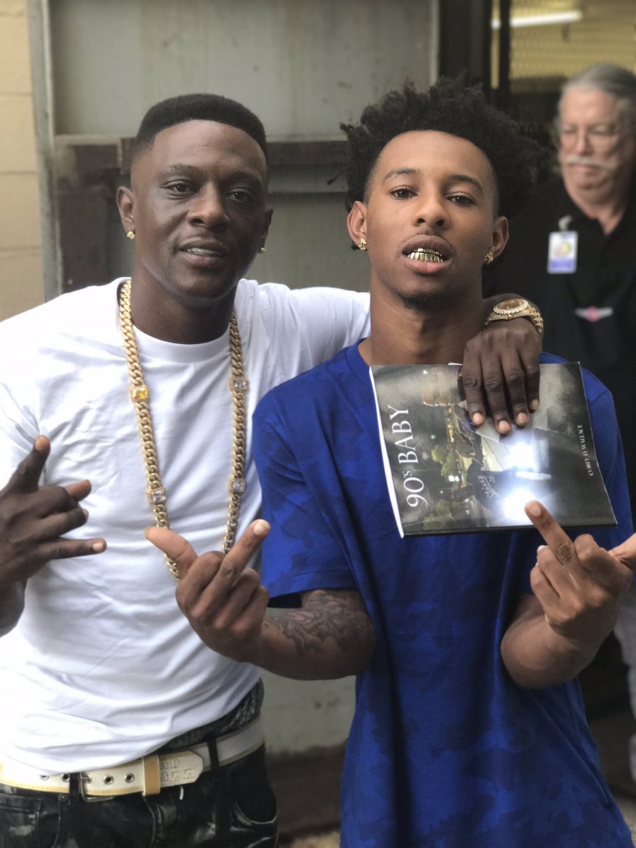 Lk_snoop's tweet photo. They see What's Going On #448GG #badazzsyndicate 💪🏾💯💰 @BOOSIEOFFICIAL Shit get No Realer ✅✅ https://t.co/VaEpdrISAi