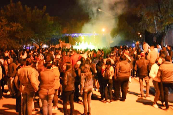 PrensaMachagai's tweet photo. Anoche...
#Fiesta_Día_del_Amigo.
Hermosa noche junto a las Promociones de los colegios secundarios.

#0%alcohol. https://t.co/f39f9WrCb1