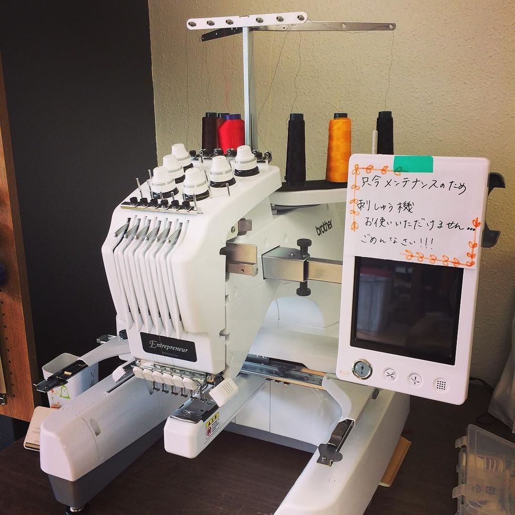 cre8_base's tweet photo. おはようございます!朝から悲しいお知らせですが、刺繍機メンテのため只今ご利用いただけません。。。ご了承ください。。。復活したらお知らせしますね!!#cre8base #刺繍機 #brother #pr650e #メンテのためお休み https://t.co/iItHHYClpc https://t.co/mD5szIf8JH