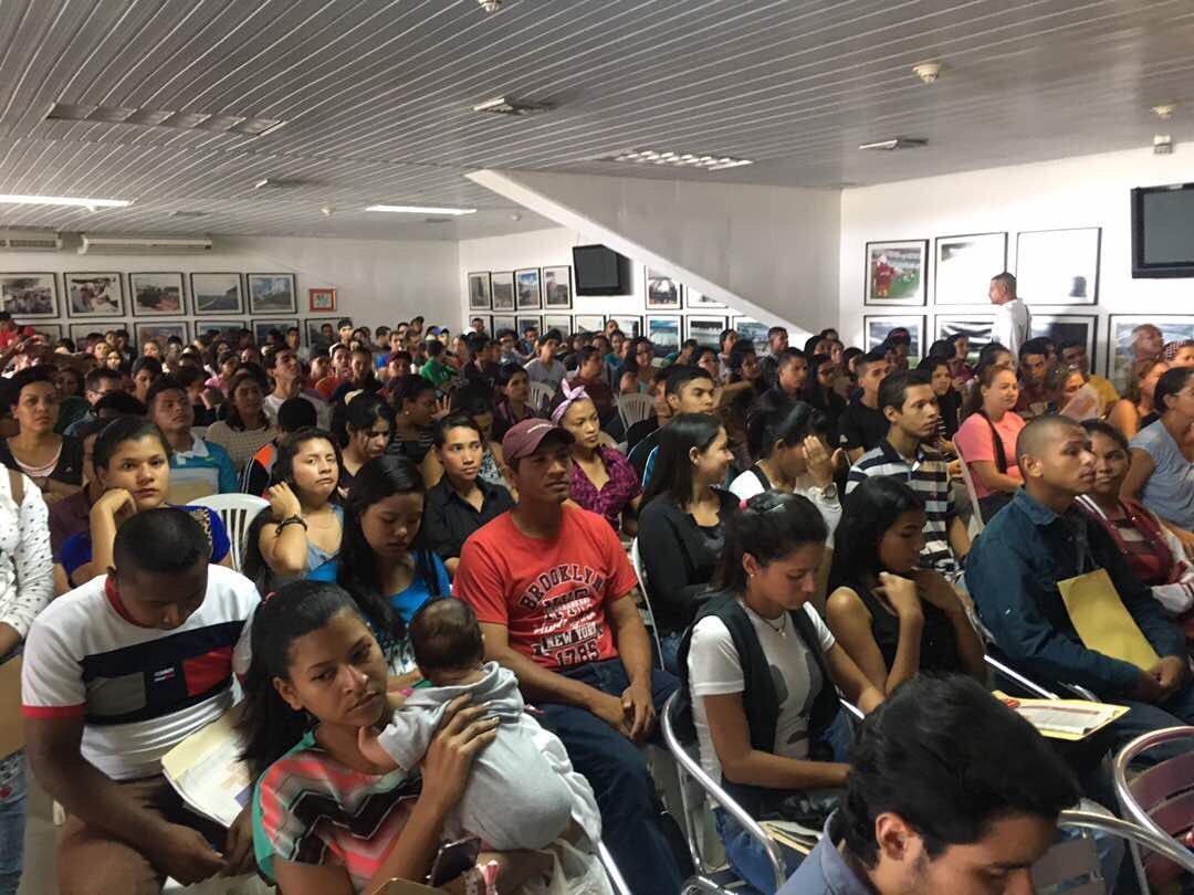 GobolivarRrpp's tweet photo. #Hoy más de 800 jóvenes bolivarenses recibieron becas "Motores Productivos" de Fundayacucho #AquiEstaElTrabajo #AquiEstaLaGestion https://t.co/uhlfUYT0Yr