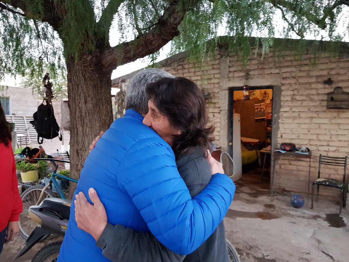 claudiojpoggi's tweet photo. Finalice el recorrido del Dpto Belgrano, en Villa Gral Roca. Me reencontré con muchos amigos y recordamos mis visitas como Gobernador. https://t.co/whvy5kXKIP