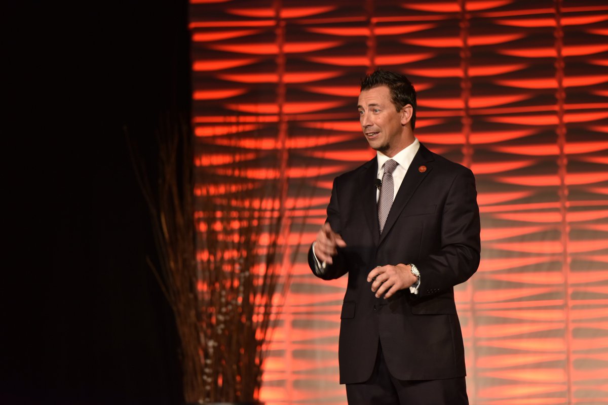 GINEVOLVE's tweet photo. Sifu Stephane Patenaude @orleanskungfu on main stage at #GFF17, #GINEvolve, https://t.co/ZPRfGBvK4D https://t.co/XpUB7UoxqJ