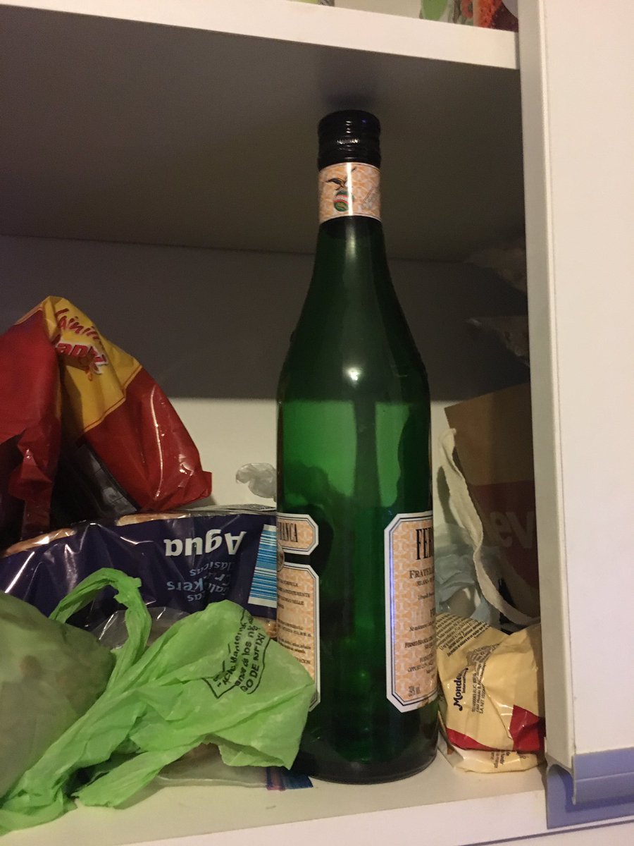 Daibhernandez's tweet photo. Este es el fernet vacio de la suerte si no le das rt estaras condenado a la sobriedad eterna ahre https://t.co/hmkYUzOlRo