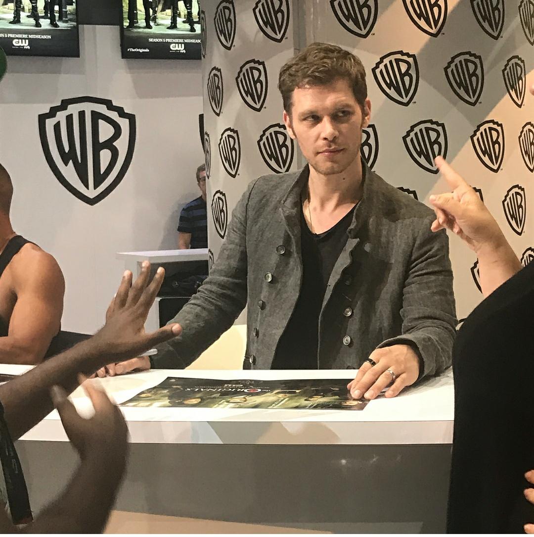 Team_Klamille's tweet photo. As fotos mais engraçadas do elenco de The Originals reunido na San Diego Comic-Con. #SDCC #TOSDCC https://t.co/Ch2c7AkJoI