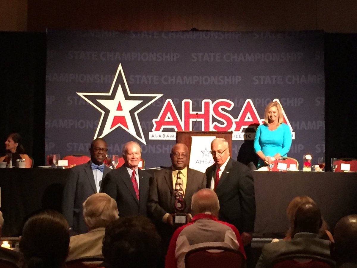 AHSAAnow's tweet photo. 7A Making A Difference Award Winner - Alvin Rauls https://t.co/Z3854ydSaw