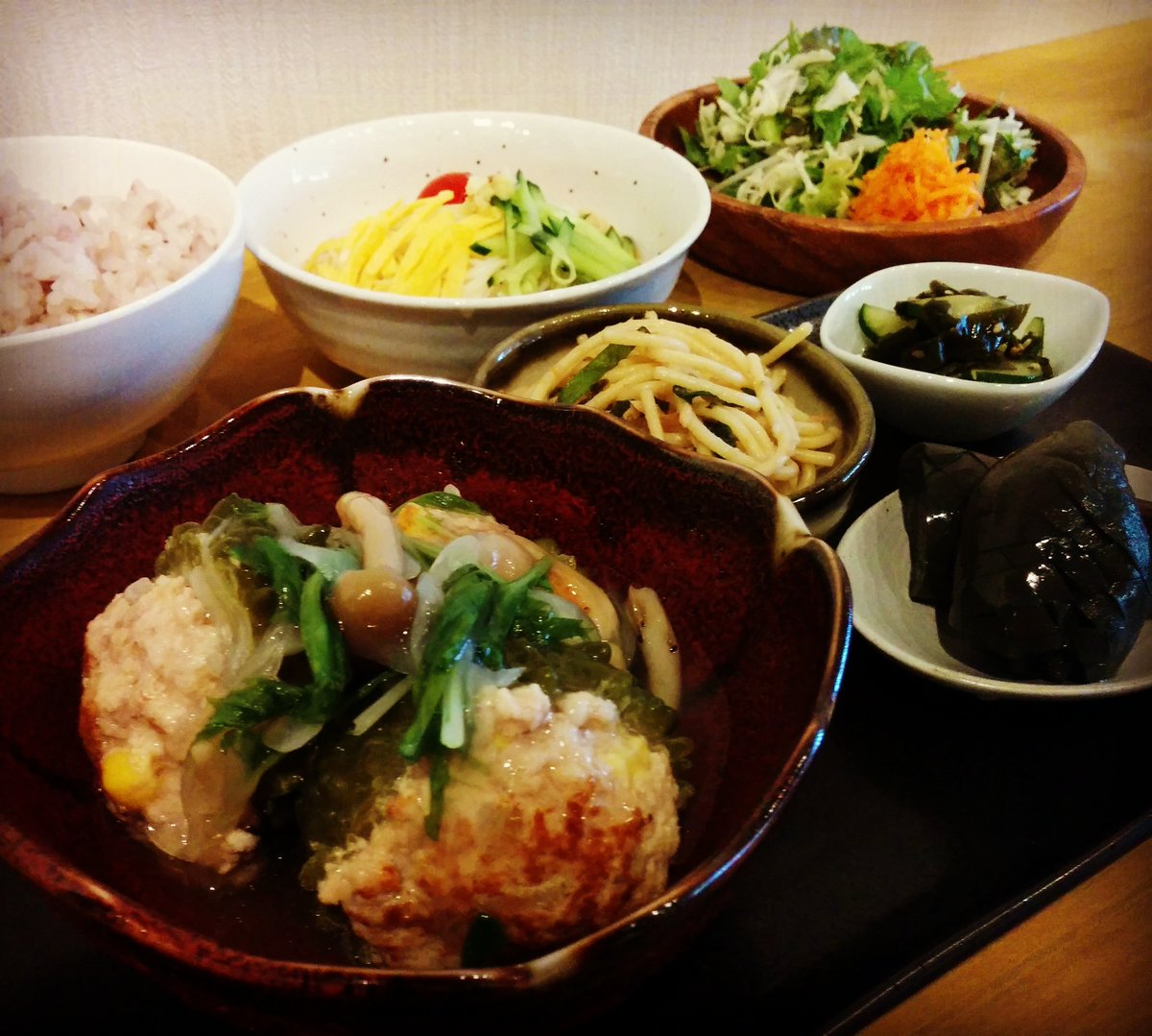 sendacafe's tweet photo. 【本日の日替ランチ】
和風ゴーヤの肉詰め
※サラダランチは毎日OK

#千田カフェ #本日の #ランチ #カフェ #昼御飯 #ゴーヤ #肉詰め #雑穀ごはん #小鉢 #サラダ #素麺 #sendacafe  #stuffedbittergourd https://t.co/GLMlJFeWtn