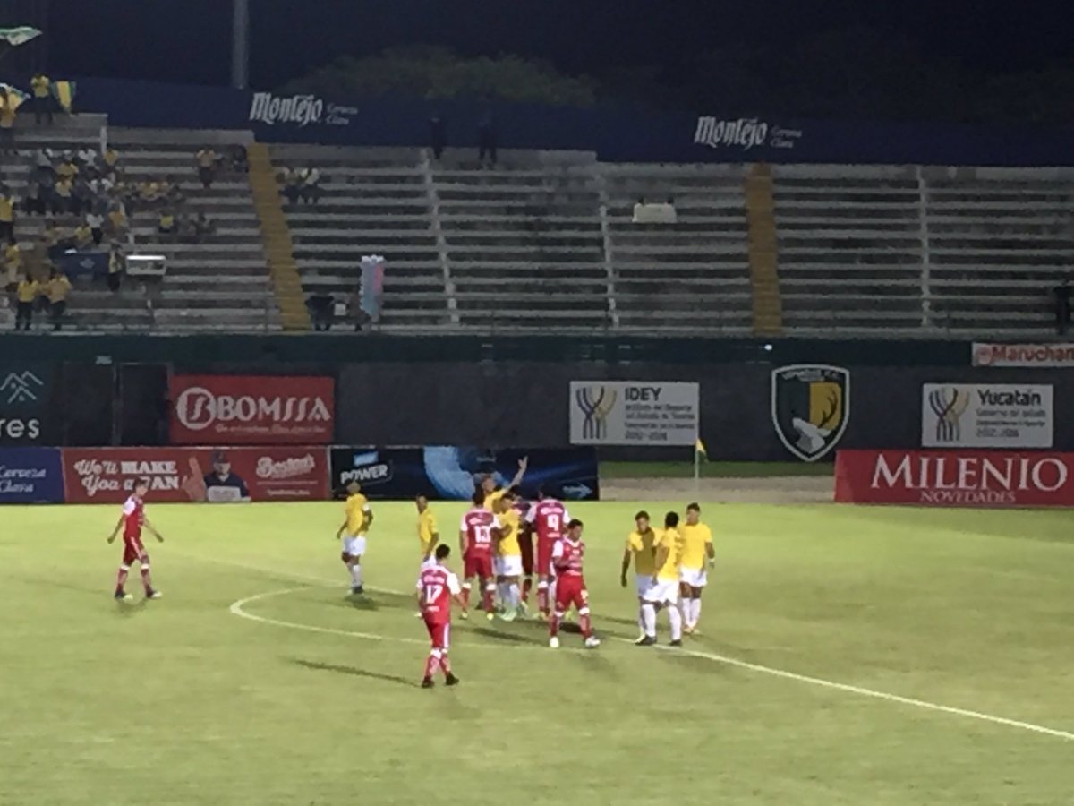 ActivateYuc's tweet photo. Rueda el balón en el Carlos Iturralde Rivero, Jornada 1 del Apertura 2017 del Ascenso MX, @venadosfc vs @murcielagosfc https://t.co/SHNSNilvaD