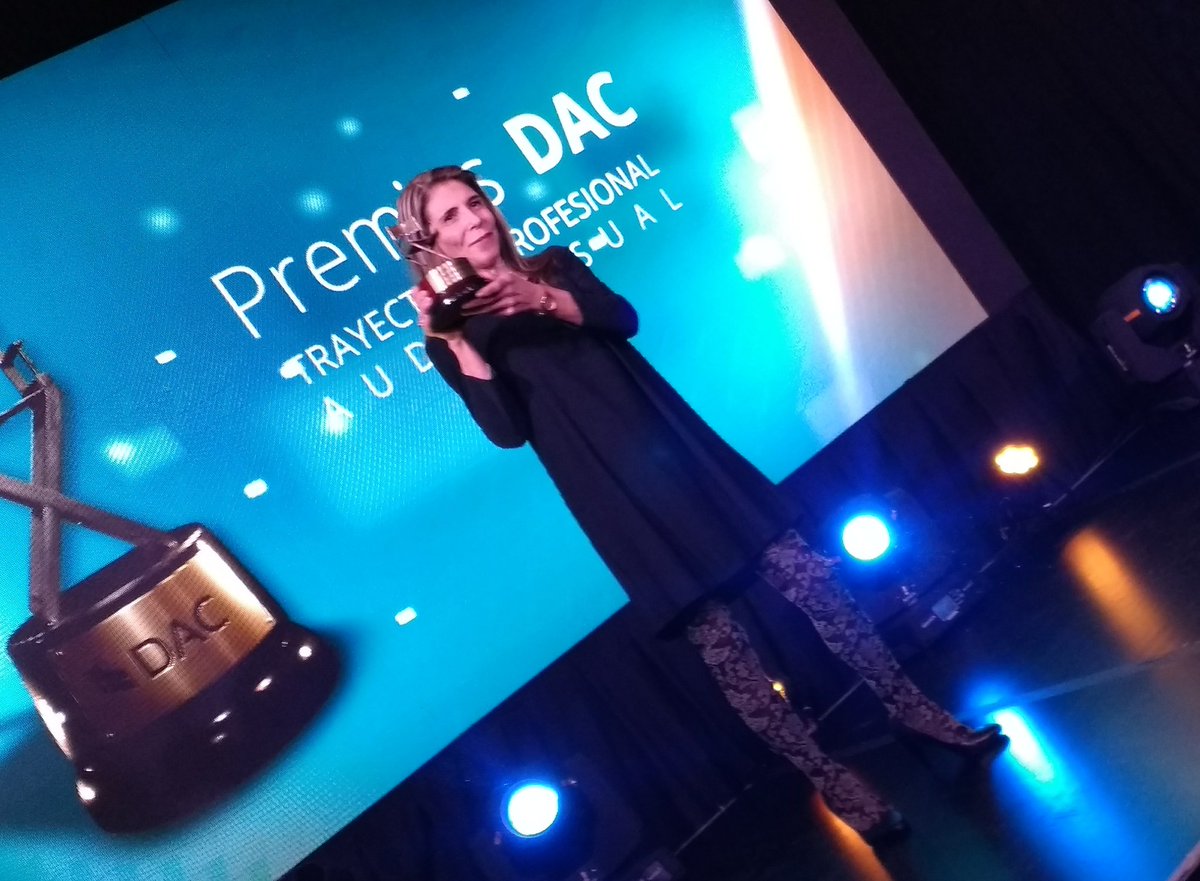 dacdirectores's tweet photo. Reconocimiento a la trayectoria para Inés de Oliveira Cézar @esculpirendo en los #PremiosDAC https://t.co/RoQmkcmrYn