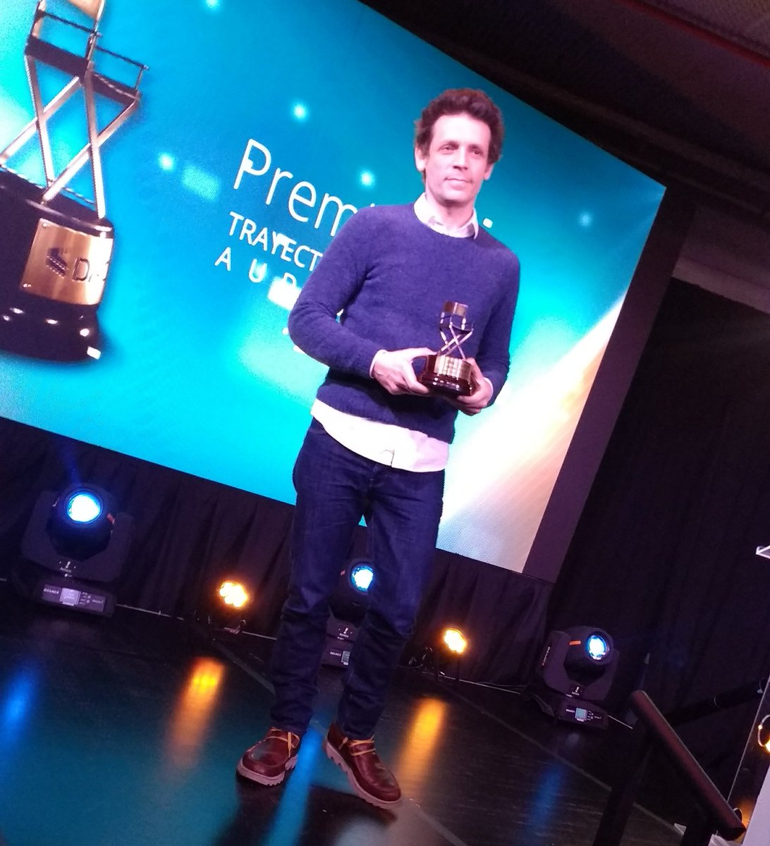 dacdirectores's tweet photo. Último premio de la noche para @burmandaniel #PremiosDAC https://t.co/KBgssPFxRy