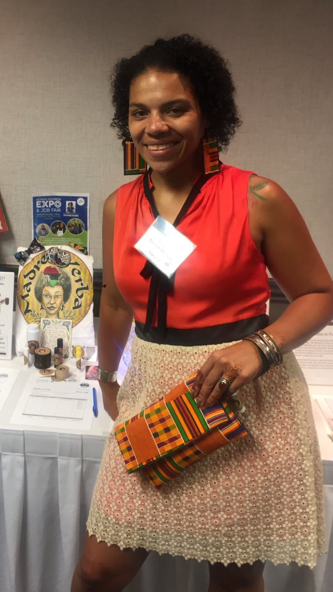 madreyerba's tweet image. #madreyerba #africanfabric #africanfashion #earrings #happy #healthy @ #luces2017 #supportthechildren #findmetomorrow @ #hmpexpo2017 ❤️