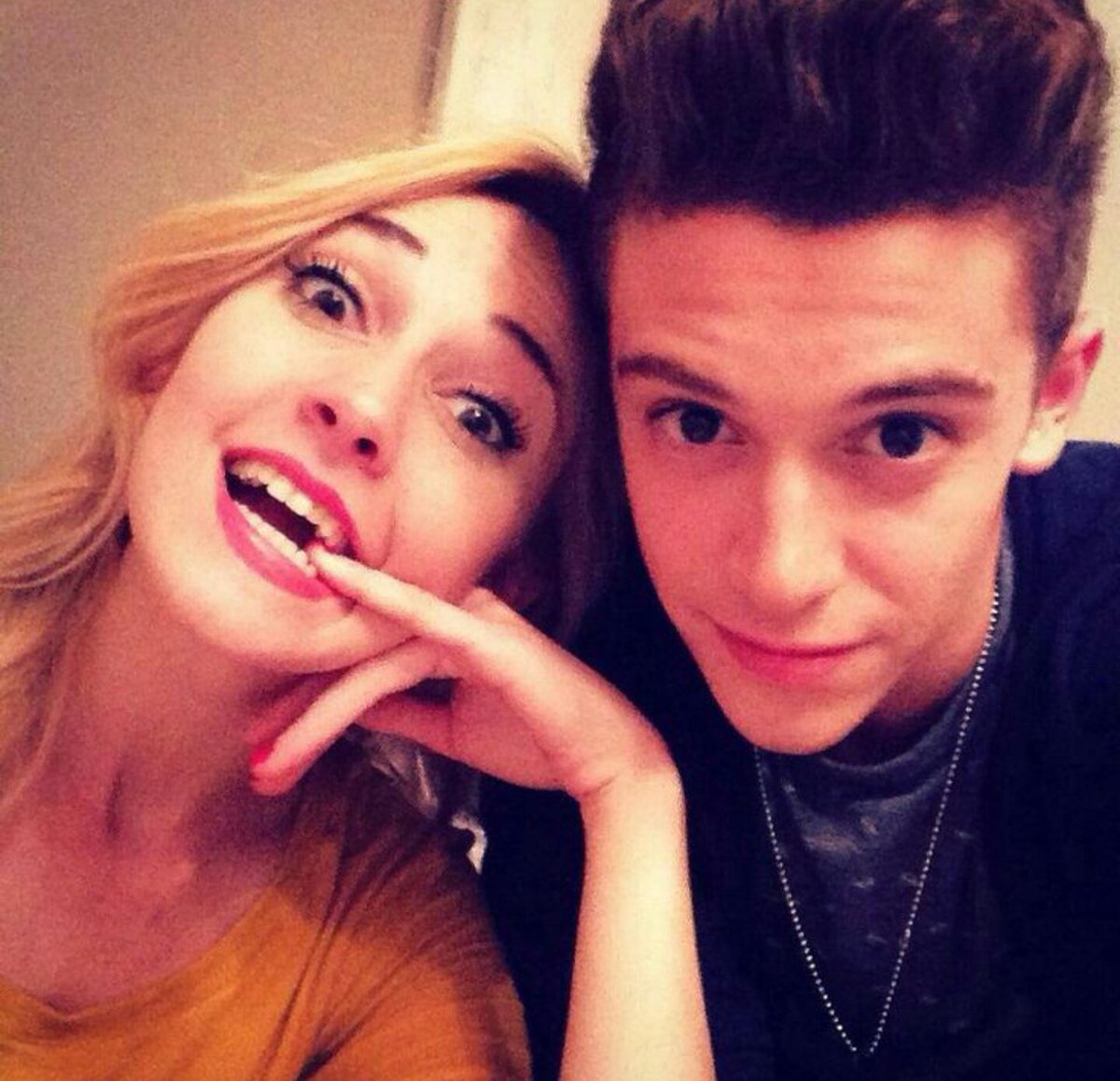 shipsxmolfese's tweet photo. Perdon pero el fandom de Ruggechi nunca fue como las fans de  Ruggerol https://t.co/Y0K0RLWI7W