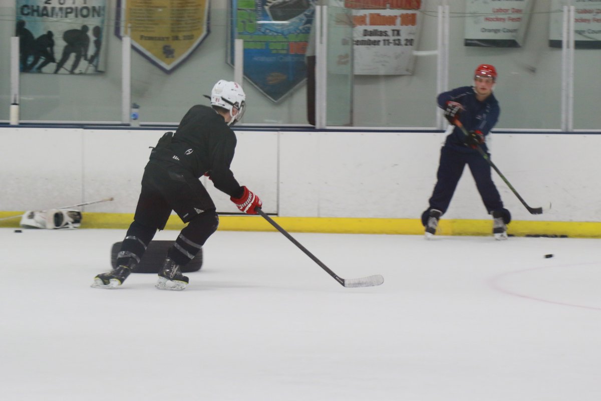 Great 1st day <a href="/fcahockey/">FCA Hockey</a> <a href="/FCAHockeyCamps/">FCA Hockey Camps</a> Lake Forest-Thanks to <a href="/competesportspr/">@competesportspr</a> for the morning conditioning session! Dan reppin <a href="/OLuHockey/">OLu Hockey</a>🏒