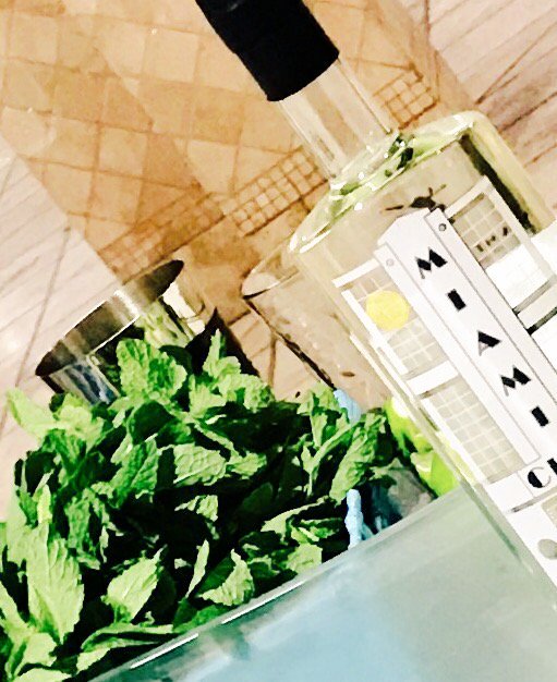 fatymoyano80's tweet photo. @Limina_Rosi @willylevy29 Mojitos para  las #FansEnamoradas de @willylevy29 con un delicioso #MiamiRum  
#GraciasWilliam
#3AñosJuntosAVos https://t.co/7dFmsOhFlq