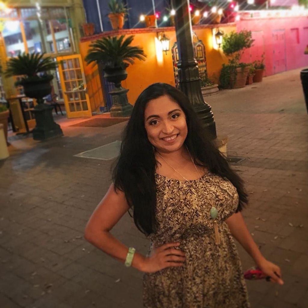 quemeanswhat's tweet photo. I'm not a #fashionblogger because I'd silly advice like: Accessorize it with a smile. 😂 or don't. #holaqueridos #s… https://t.co/lLaNi1rJwy https://t.co/hwlRYJjxya