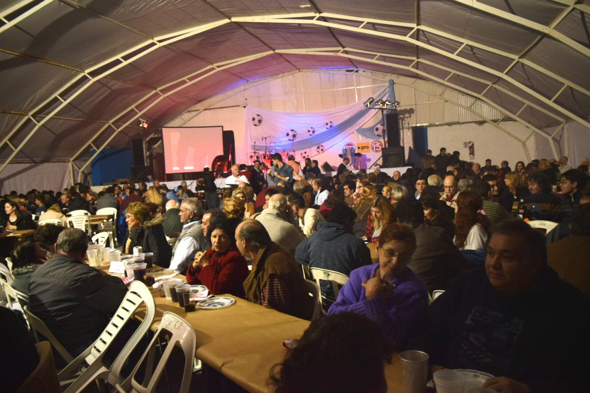 brendalisaustin's tweet photo. Cerramos el día cenando en el Club Argentino de Bell Ville,en conmemoración a la Capital Nac de la Pelota de Fútbol.¡Gracias por invitarnos! https://t.co/lk2TYEs3nR