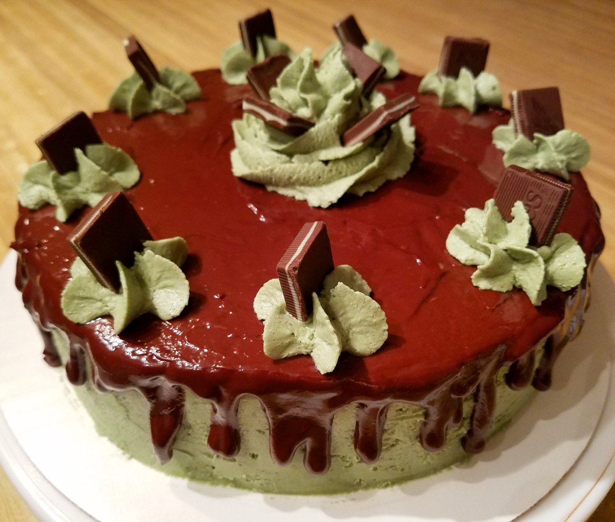 NiCoLe_587's tweet photo. I should be a baker. 🎂 #mintchocolatechipcake https://t.co/LY9UR4GuZT
