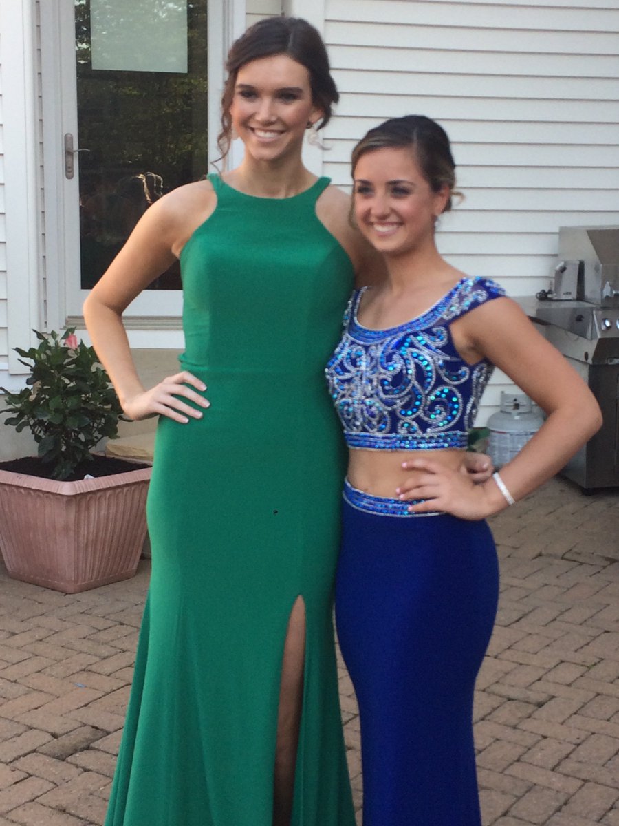 erin_mcmahonn's tweet photo. happy birthday to my tiny friend love u Abby hope ur day was awesome wouldn't have wanted to suffer thru math clubs w anyone else💗 @abbymaz https://t.co/4KRPIv2cY1