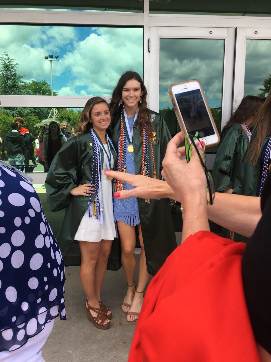 erin_mcmahonn's tweet photo. happy birthday to my tiny friend love u Abby hope ur day was awesome wouldn't have wanted to suffer thru math clubs w anyone else💗 @abbymaz https://t.co/4KRPIv2cY1