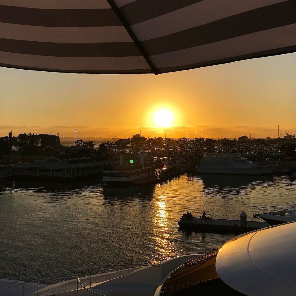melissa_fancy's tweet photo. The sunset tonight π
#lovemylife #simplyfancy #sunsets #luxelife #vipparty #sdcc2017 #imdboat #comicon2017 #simply⦠https://t.co/0A7LOcJXep https://t.co/8SBi1f7eBE