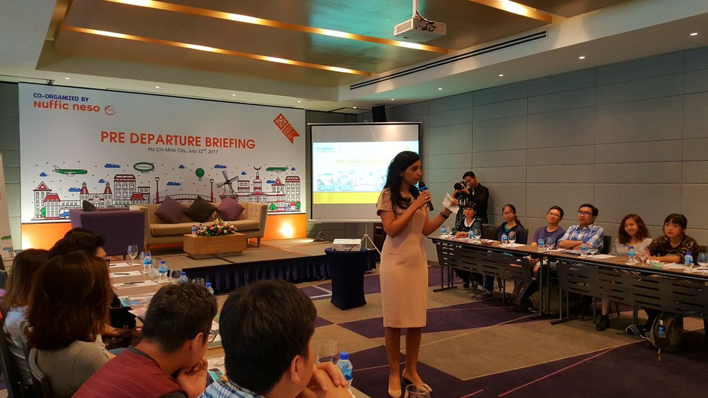 Meanwhile in HCMC, Dutch Consul <a href="/KenzaTarqaat/">Kenza Tarqaat</a> opens the #Predeparture briefing for Vietnamese students