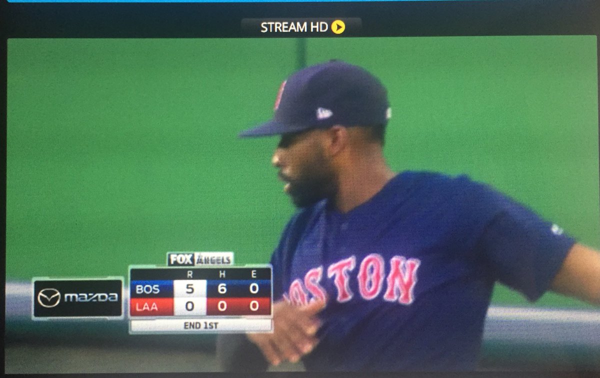 menyboydgo's tweet photo. @UriBRedSox #ElBuitre ya inició su show .. #JBJay también.. les duele oírlo pero ES ELMEJOR CENTER FIELD de la actualidad en @MLB @DAVIDprice24 su Fan#1 https://t.co/Undh498XR9